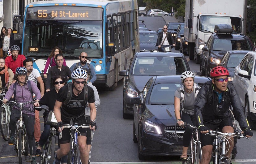 Le nombre de contraventions liées à la cohabitation entre cyclistes et automobilistes a diminué dans les dernières années à Montréal.