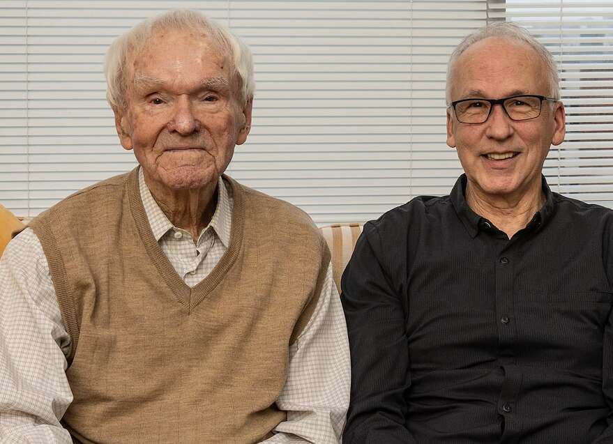 Jean-François Gagné, ici avec son père Maurice, récemment décédé, cumule un peu plus de 40 ans dans la gestion hôtelière. Si on inclut les 60 ans d’expérience que comptait son père, on en arrive à un siècle en tourisme.