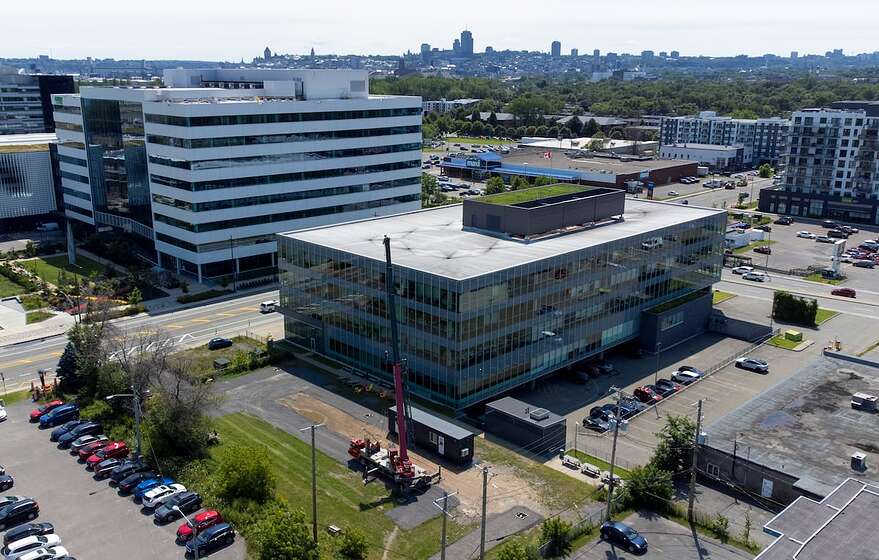 Deux premières minimaisons pour personnes en situation d’itinérance ont été installées lundi dans le secteur D’Estimauville, à Québec.