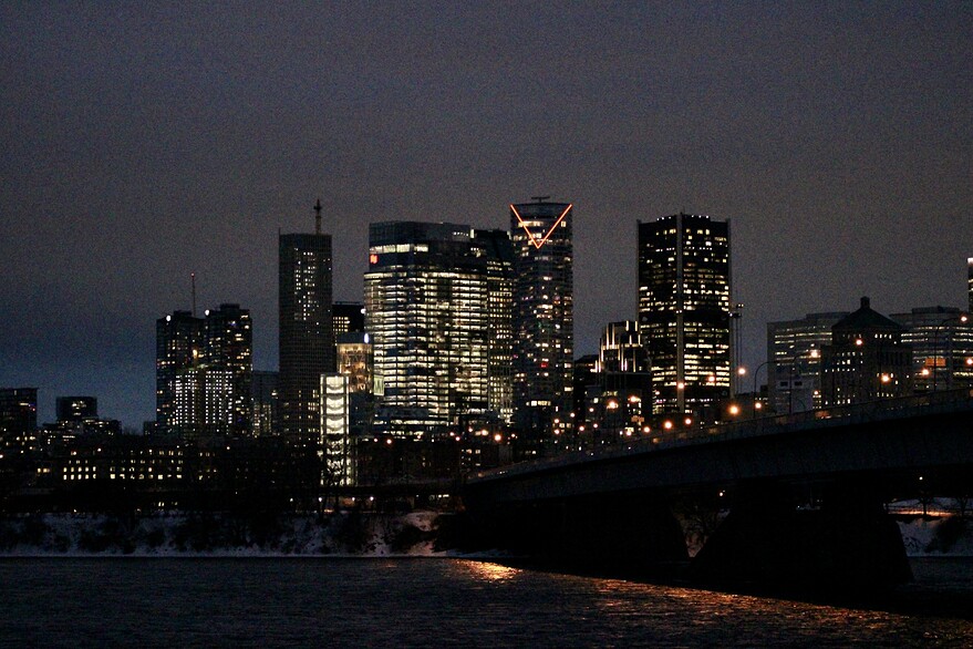 Un point de vue similaire, à la tombée de la nuit
