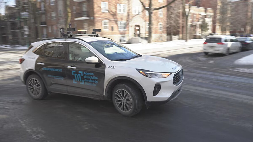 L'Agence de mobilité durable de Montréal teste actuellement deux voitures de ce genre dans le but de lancer à l'été un projet pilote impliquant une flotte de 13 véhicules dotés de cette technologie de détection avancée.Photo : Radio-Canada