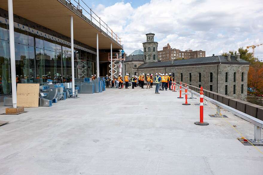 Le troisième étage du pavillon bénéficiera d'une immense terrasse donnant sur le fleuve Saint-Laurent.