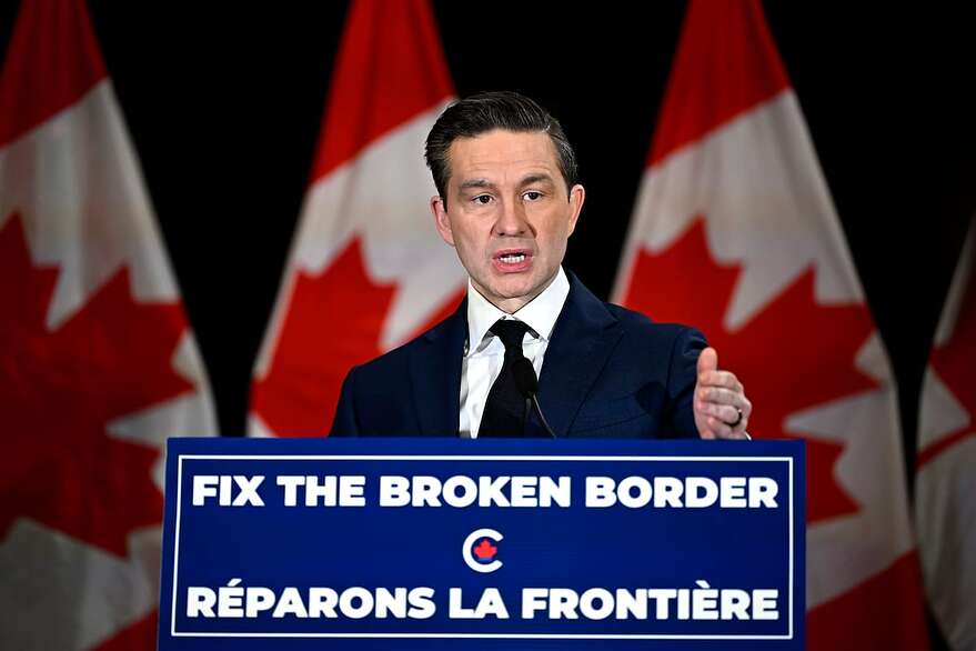 Selon un récent sondages, les conservateurs de Pierre Poilievre obtiendraient une écrasante majorité avec 232 sièges, les bloquistes suivraient – loin derrière – avec 45 députés. Les libéraux en auraient 39, les néodémocrates 25 et les verts deux.