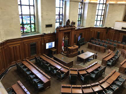 Salle du conseil de ville - Hôtel de ville de Montréal © Wikipedia