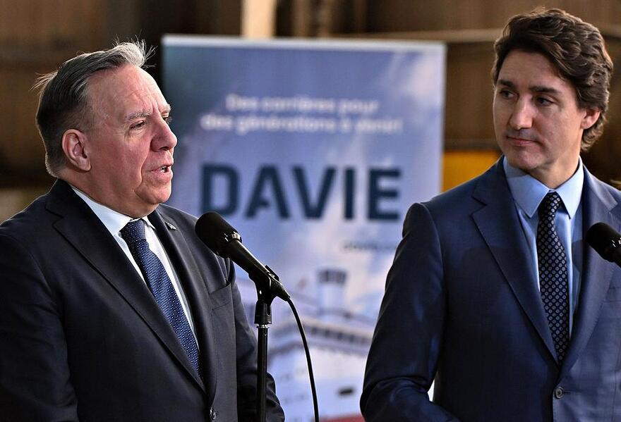 Les premiers ministres François Legault et Justin Trudeau lors de l'annonce au chantier de la Davie.