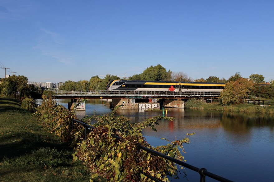 3D760E6E-A9D5-4E06-BF9E-8FAC689A727E_1_201_a