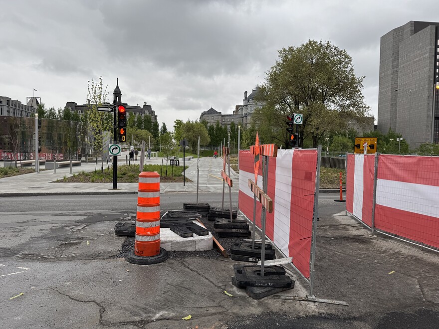 Viger / De l'Hôtel-de-Ville, vue vers le sud
