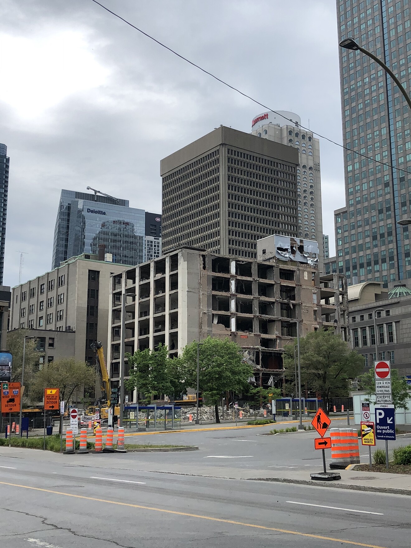 980 SaintAntoine Ouest 25 étages 42 par Dom723 Projets en