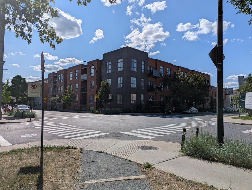 PXL_20250801_195454677