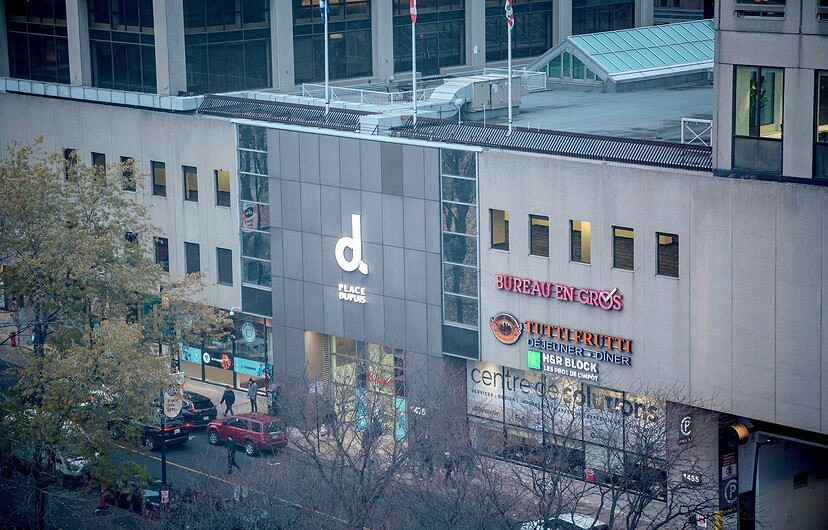 Outre la Place Dupuis, le centre commercial situé juste en face de la place Émilie-Gamelin, « au moins quatre » autres lieux sont envisagés pour accueillir les futurs étudiants en médecine, selon Daniel Jutras, le recteur de l’UdeM.