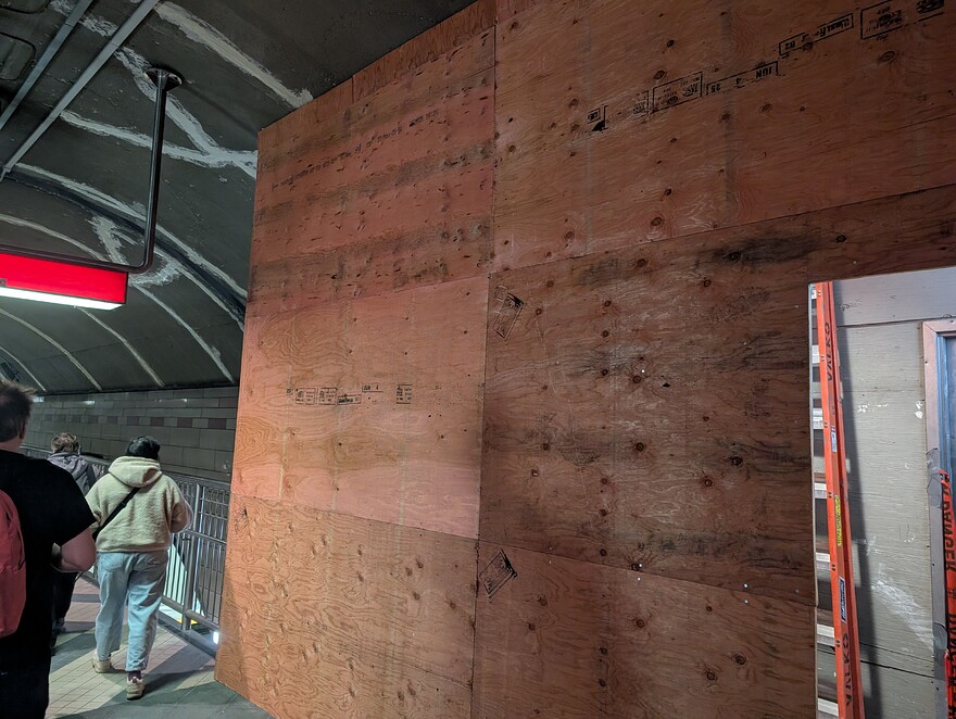 PXL_20251124_201139234