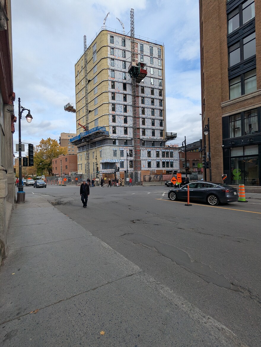 PXL_20251024_172316165