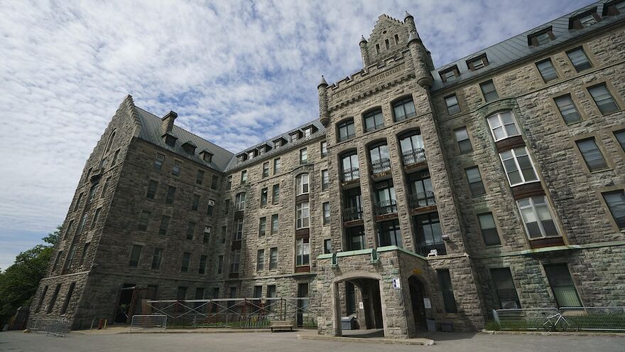 L'entrée du pavillon Ross.