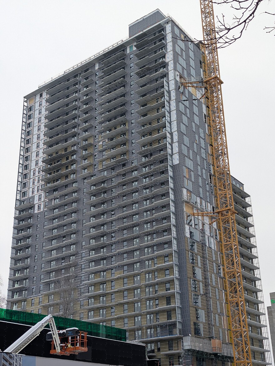 PXL_20241227_204201104
