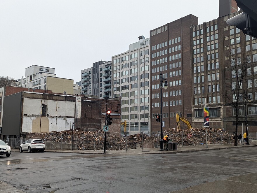 PXL_20250426_194557234