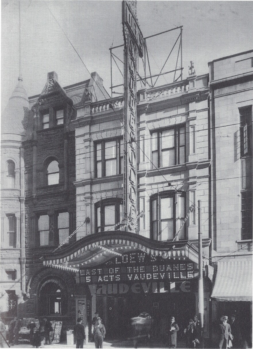 1930.10ph-mtlMoviePalaces façade Loews