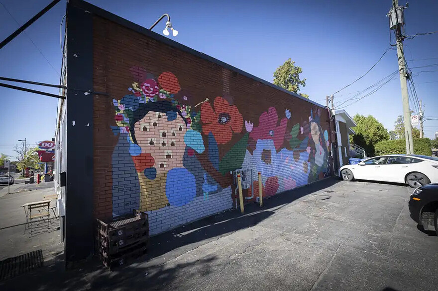 Cette Femme objet de l’artiste d’origine iranienne Sayeh Sarfaraz a été réalisée cette année, comme les autres murales du quartier. La Ville s’engage à entretenir les œuvres. ©Patrick Sanfaçon / La Presse