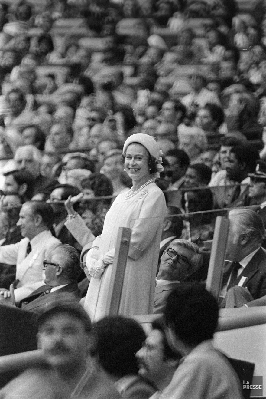 06M_P833S5D1976-0293_030