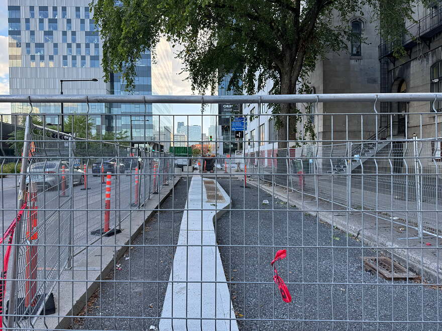 Viger devant le Square Viger, vue vers l'ouest