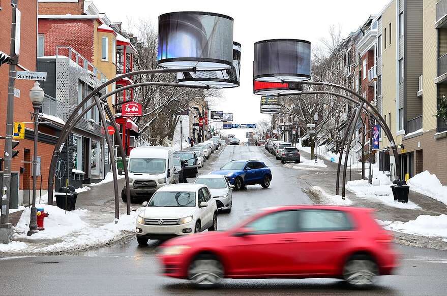 Depuis 2014, les 34 abat-jours géants trônent le long de l’avenue Cartier.