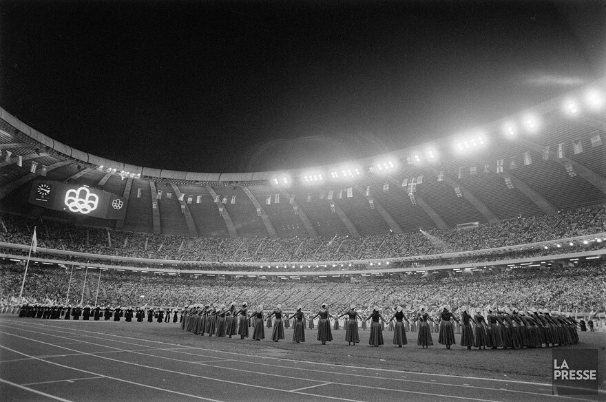 06M_P833S5D1976-0383_003