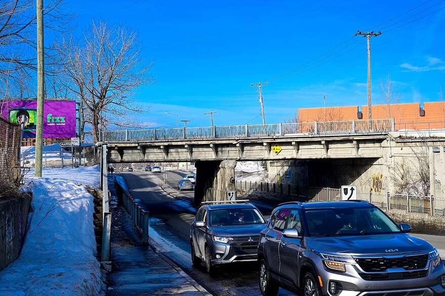 La Ville de Québec a procédé à la reconstruction du viaduc du CN Canardière en vue du passage du tramway.