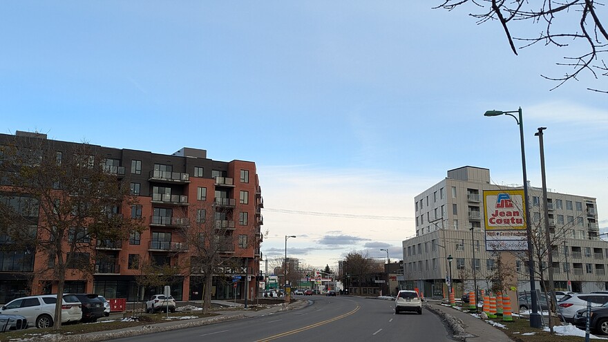 PXL_20251115_194845712