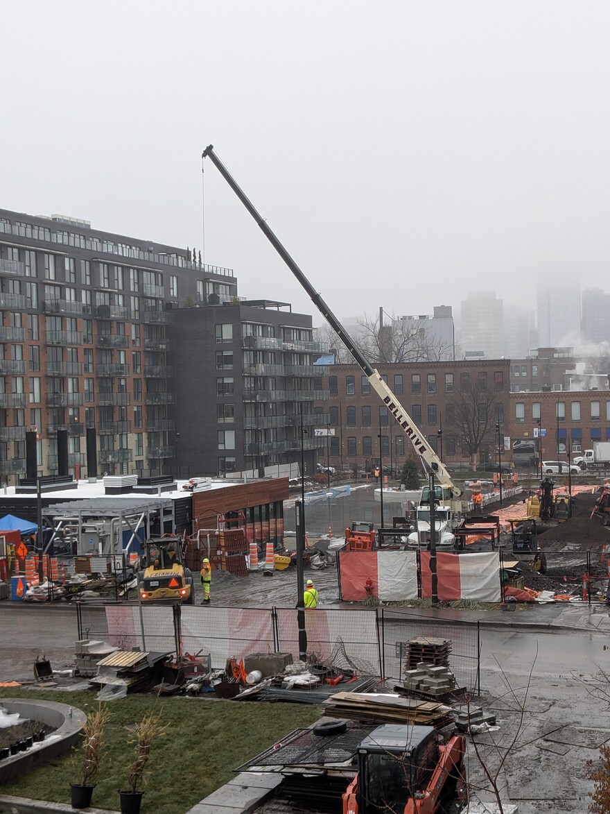 PXL_20251121_182701571