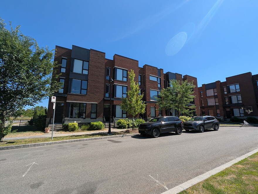 PXL_20250815_185809379.MP