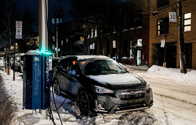 Des Québécois ont de la difficulté à trouver des voitures électriques ou hybrides de taille modeste.