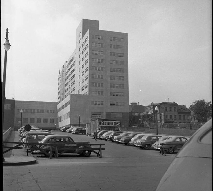 1952-53v LidaMoser édifice annexe Gare Centrale