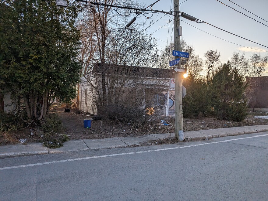 PXL_20250417_225401806