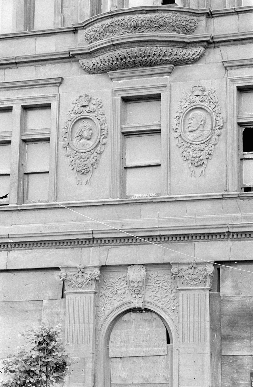 06M_P833S5D1986-0268_002