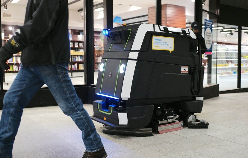 Néo est un robot autonome de nettoyage qui ressemble à une Zamboni que la Société de transport de Montréal a entrepris de mettre à l’essai.