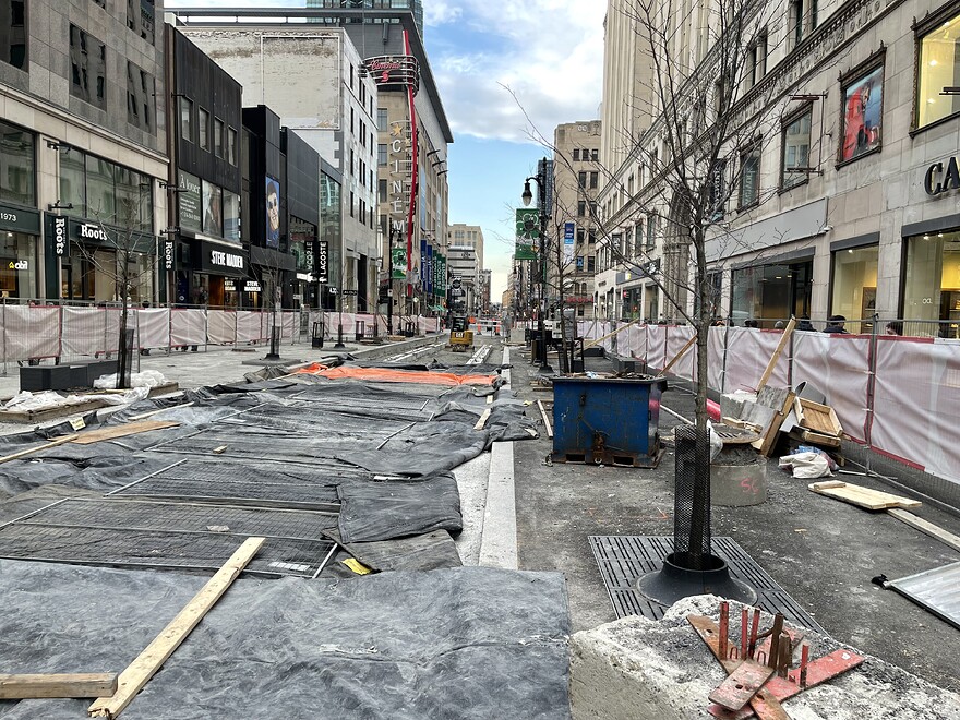 Ste Catherine vers l'est depuis Peel