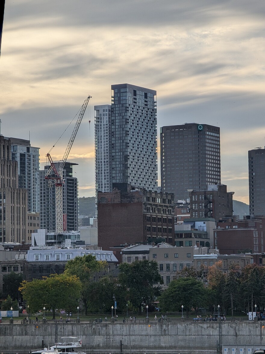 PXL_20250917_214253402