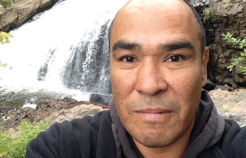 Raphaël André, un autochtone de 51 ans en situation d’itinérance, était mort de froid en janvier 2021 dans une toilette chimique à l’intersection des rues du Parc et Milton, à Montréal.