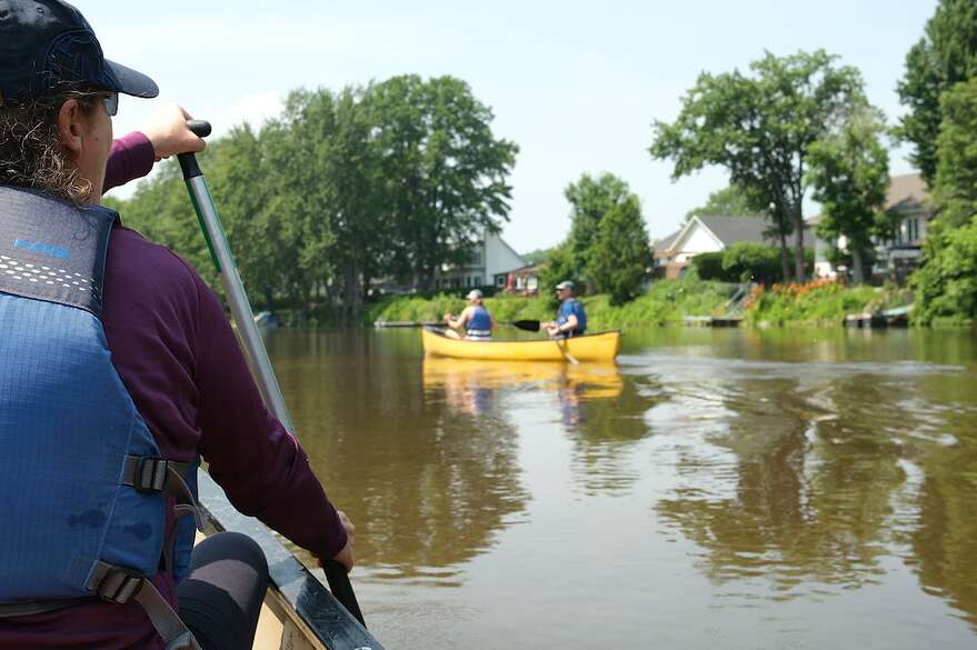La location de canots, kayaks et chaloupes est aussi offerte pour visiter le parc national de Plaisance.