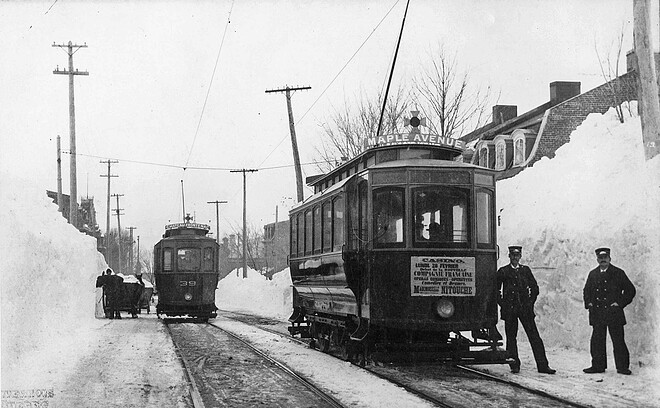 Tramway sur l'avenue Maple, Québec, QC, mars 1898. McCord.