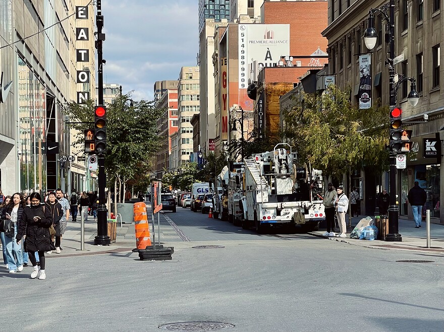 Vue de la rue Sainte-Catherine depuis l'intersection avec McGill College