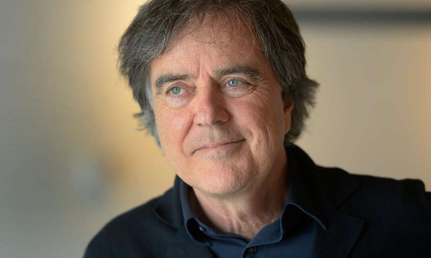 L'architecte Pierre Thibault croit que le Québec pourrait reconvertir des bâtiments inutilisés, comme des églises, pour pallier les débordements dans les écoles.