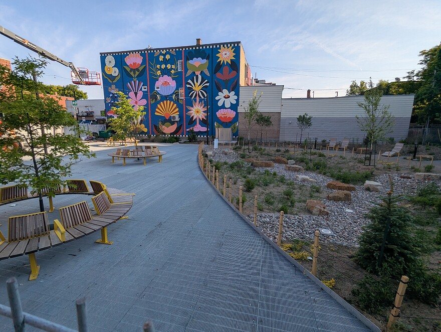 PXL_20250614_223601968