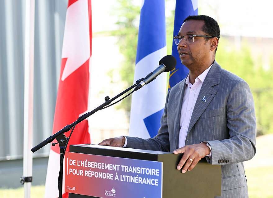 Le ministre caquiste Lionel Carmant a révélé que son collègue député de Vanier-Les Rivières s'intéresse au concept de minimaisons pour personnes sans abri.