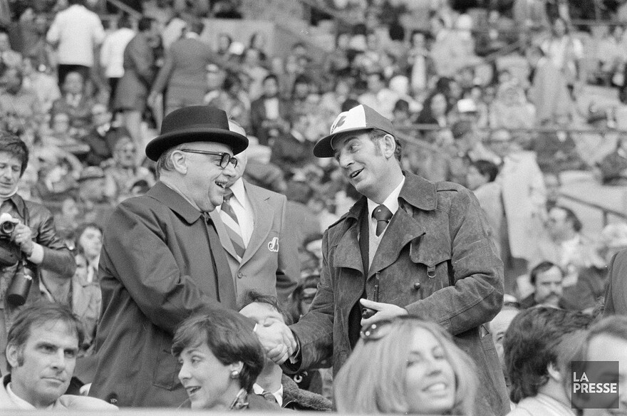 06M_P833S5D1977-0137_0002