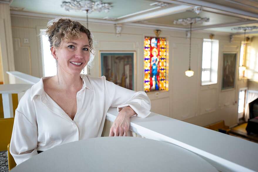 Lily Thibodeau est l'une des trois personnes derrière le projet du Bureau des artistes du littoral.