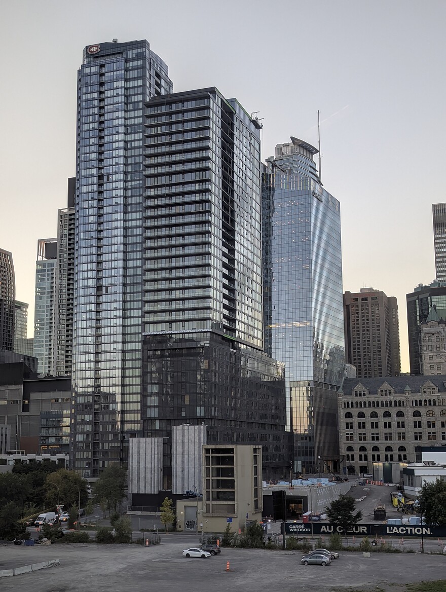 PXL_20250930_222530606