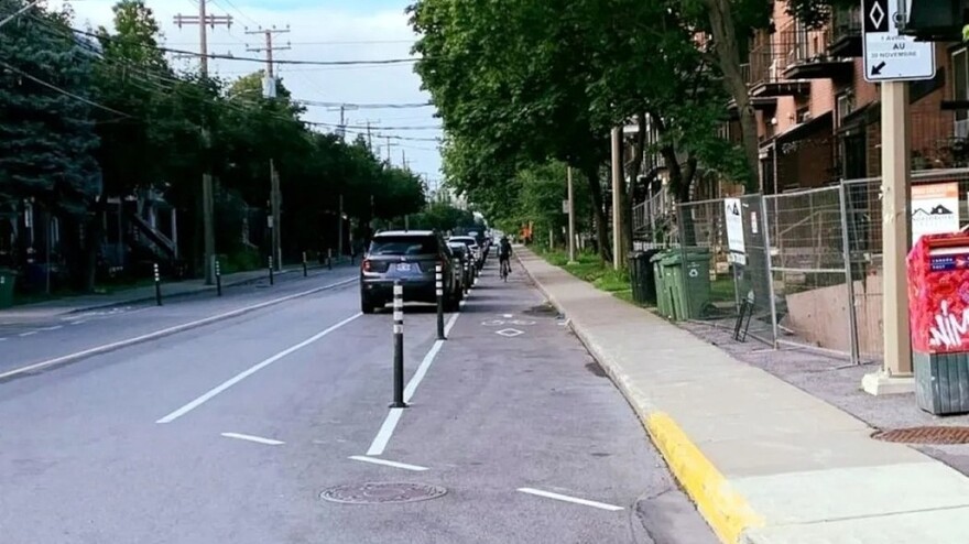 La voie cyclable sur la rue de Verdun.