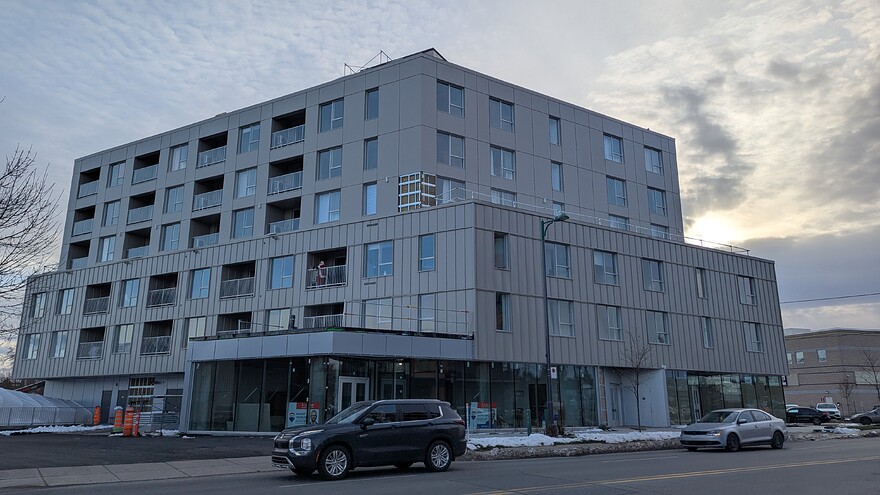 PXL_20251115_195259190