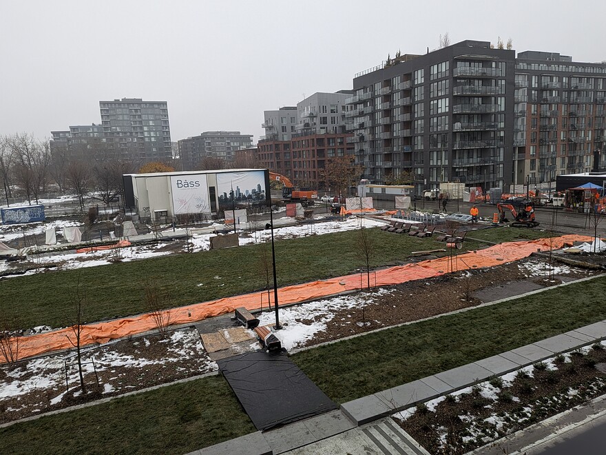 PXL_20251121_182730078