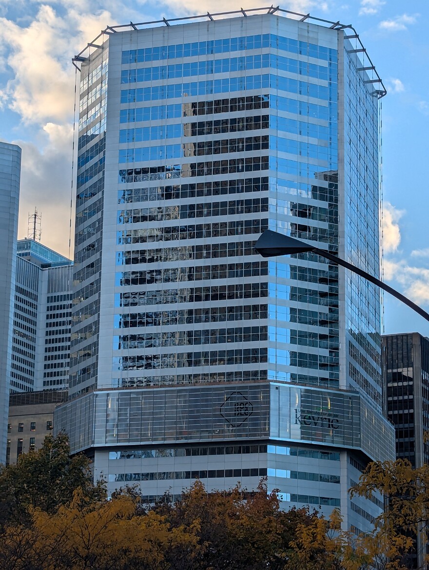 PXL_20241026_210202461
